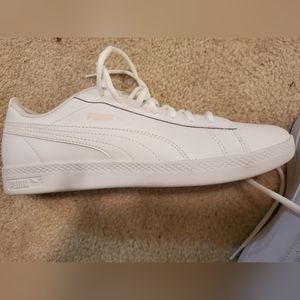 Tennis shoes/sneakers